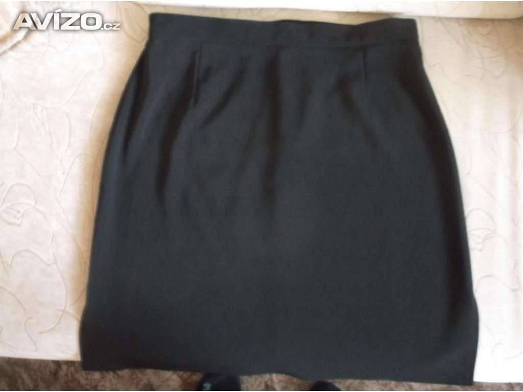 Prodám: černou nenošenou sukni s bočními rozparky, kvalitní látka, 300,- Kč